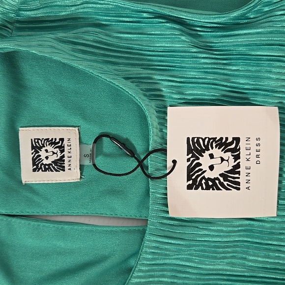 Anne Klein Clover Green Dress - Picture 5 of 9